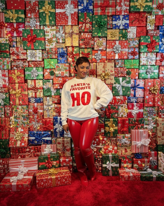 Santa’s Favorite sweatshirt ( 2 colors)