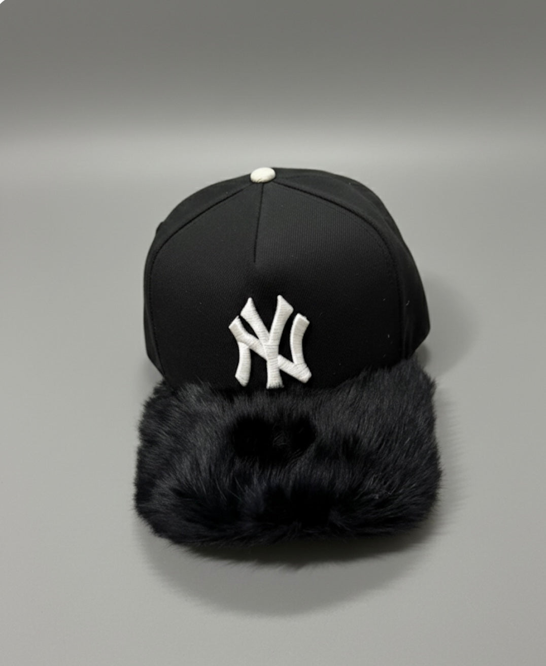 New York SnapBack fur cap ( black)